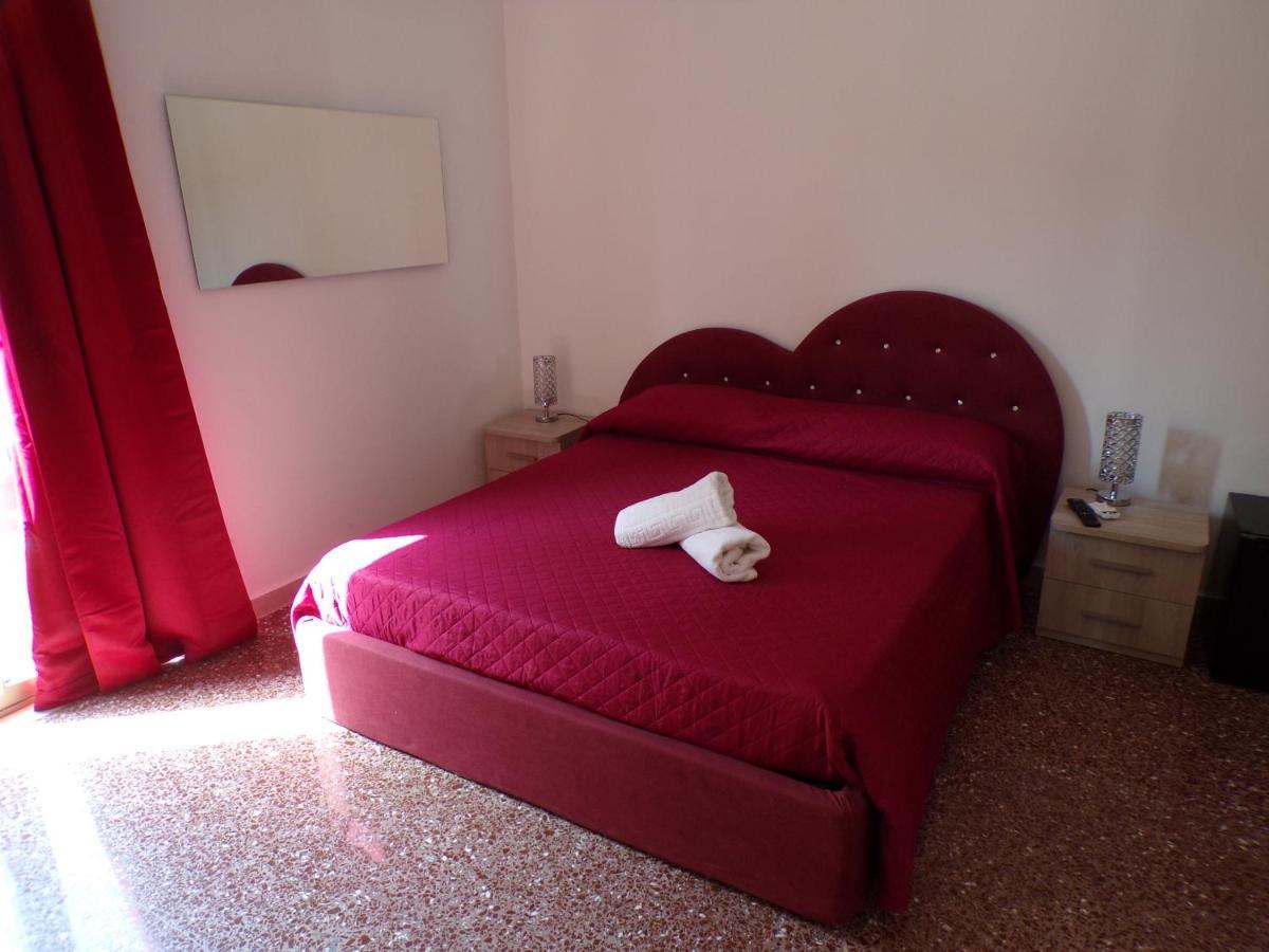Nuova Aurora Rent Rooms Roccalumera Exterior photo