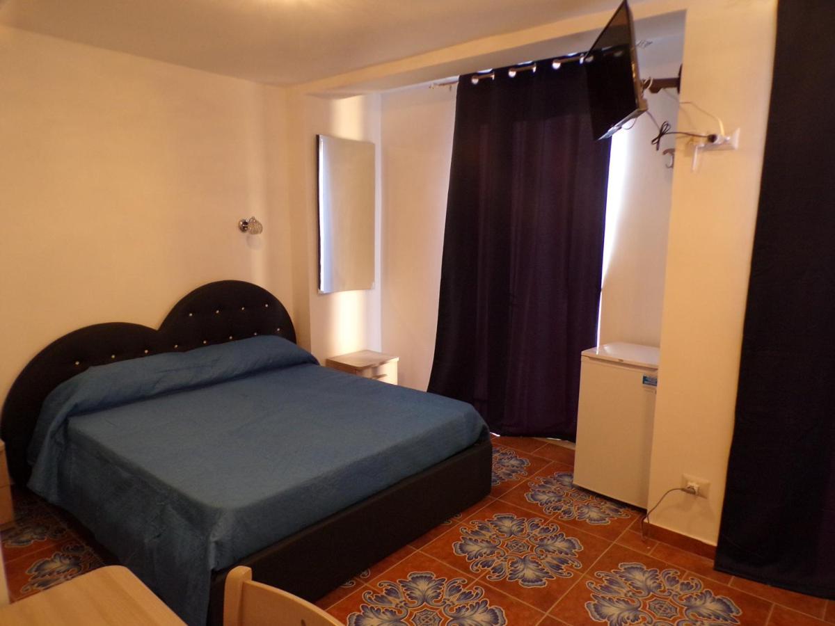 Nuova Aurora Rent Rooms Roccalumera Exterior photo