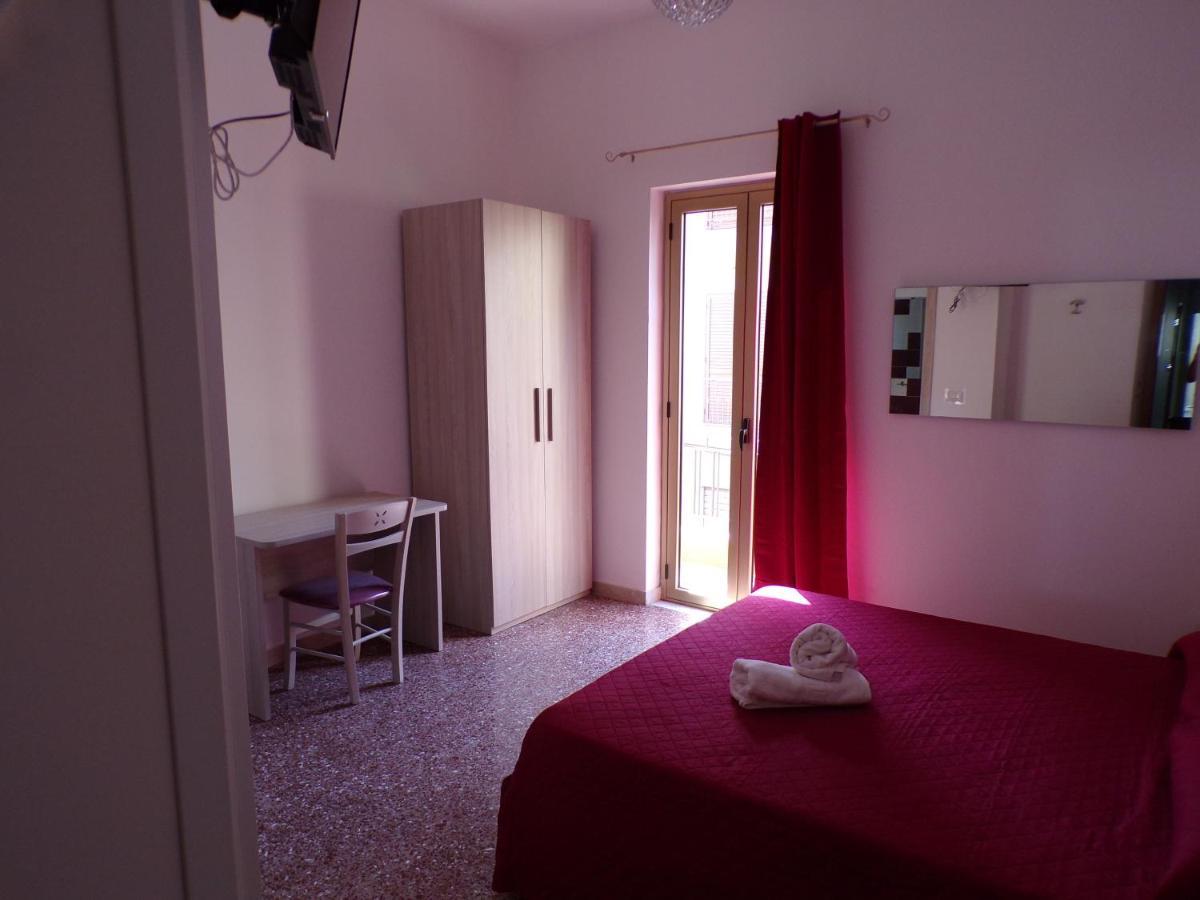 Nuova Aurora Rent Rooms Roccalumera Exterior photo