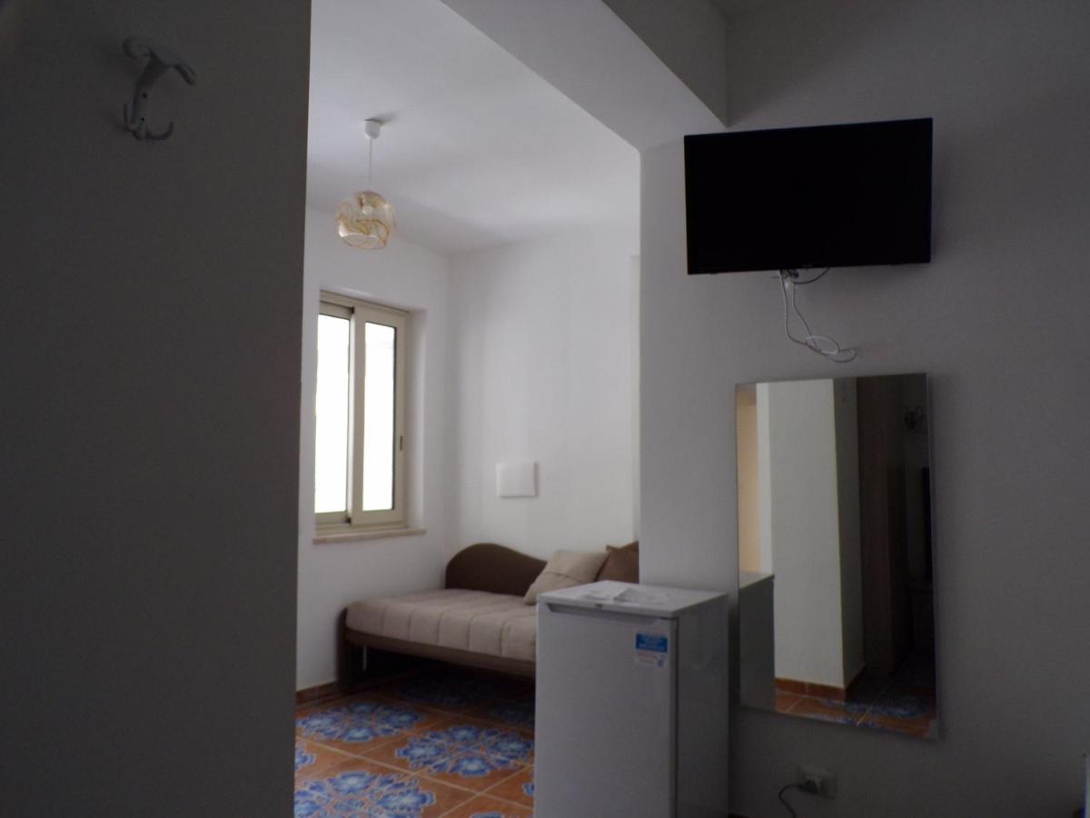 Nuova Aurora Rent Rooms Roccalumera Exterior photo