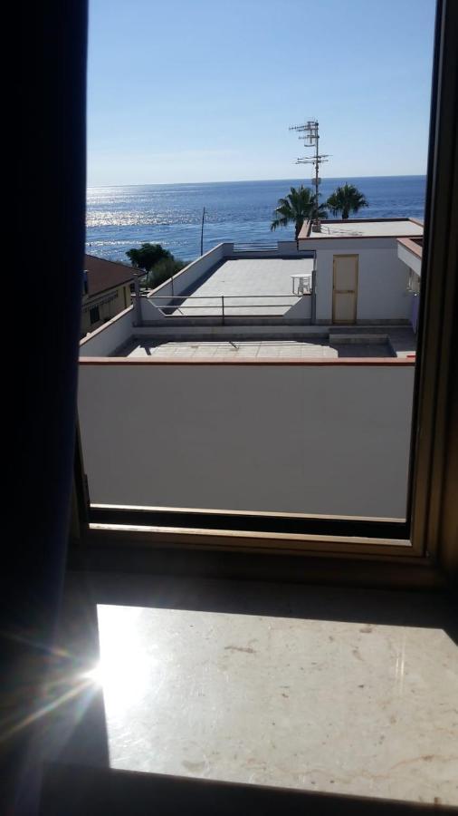 Nuova Aurora Rent Rooms Roccalumera Exterior photo